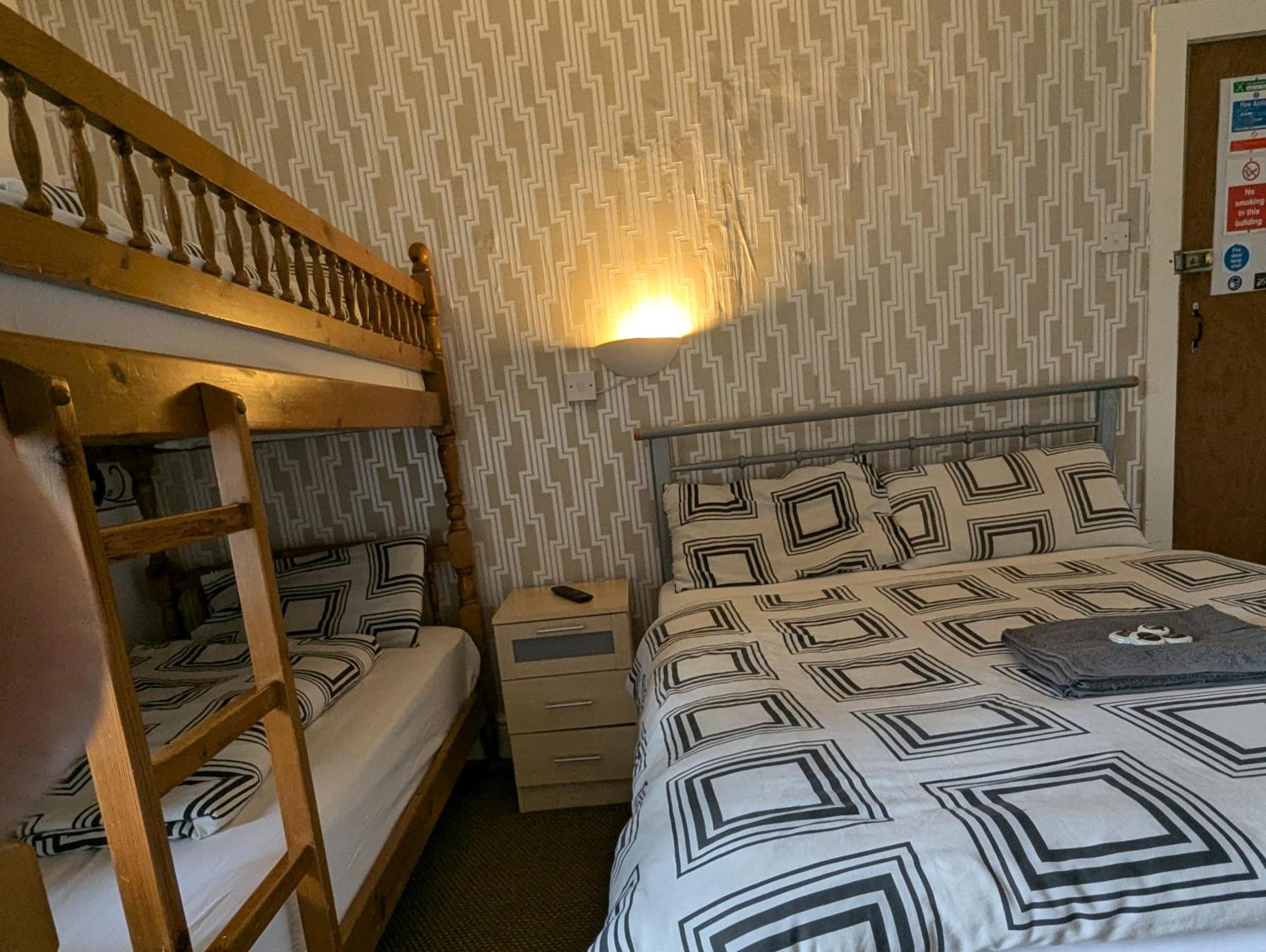 Fern Villa Hotel - Albert Road Блекпул Екстериор снимка