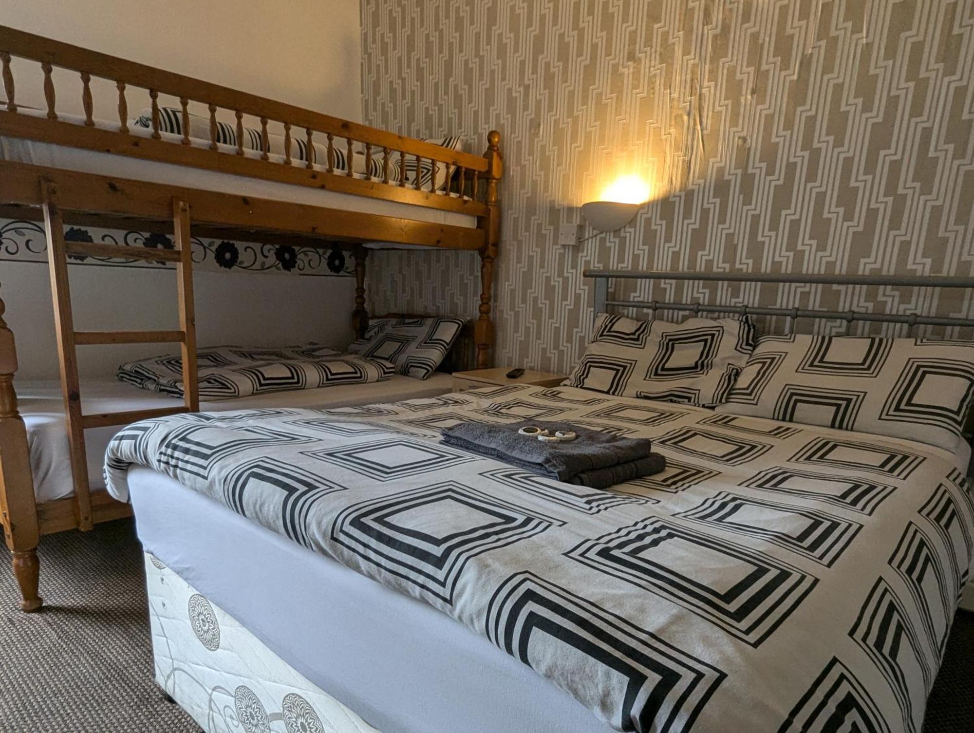 Fern Villa Hotel - Albert Road Блекпул Екстериор снимка