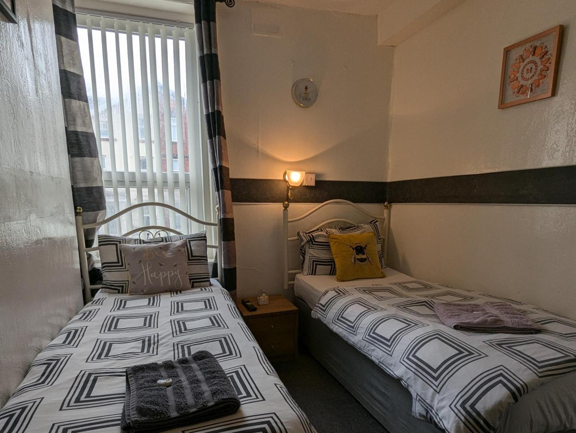 Fern Villa Hotel - Albert Road Блекпул Екстериор снимка