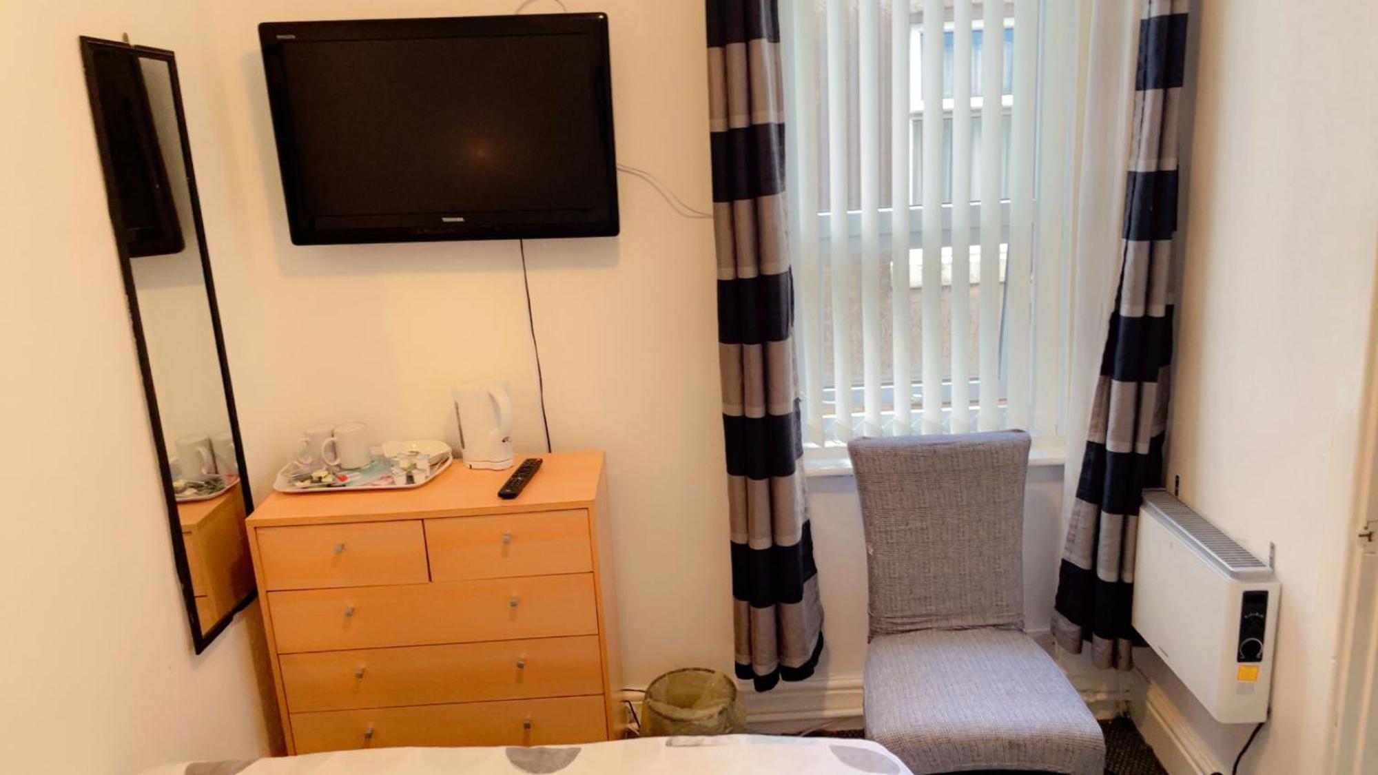 Fern Villa Hotel - Albert Road Блекпул Екстериор снимка